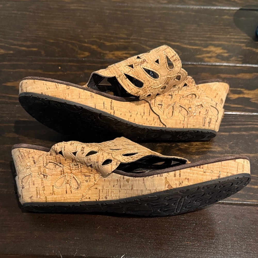 Donald J Pliner Women's Tan Cork Wedge Sandals Size 9 - Picture 2 of 4